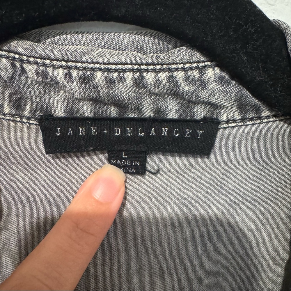 Jane and Delancey Black Acid Wash Short Sleeve Button Down Top - Picture 3 of 6